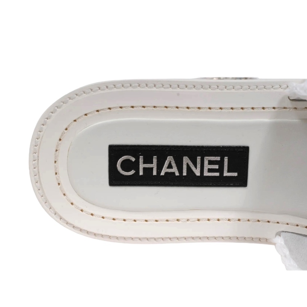 π Chanel Logo Sandals White Raffia Crystal Strass Flats Flip Flop mules - Picture 10 of 11
